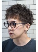 ツーブロックメガネに合う爽やかスパイキースパイラルパーマ