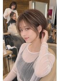 伸びても馴染む白髪ぼかしハイライトのくびれショート