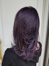 イル/ダメージ大幅カット！！独自のブリーチ技術で時間がたってもダメージを感じづらい髪へ