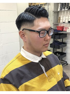 グッドプレイスアンドシング(Good Place&thing) メンズ短髪七三スキンフェードパートスタイル