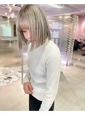 ぱつっとボブとホワイトシルバー◎