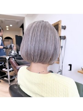 ハーツ(Heart's) 白髪ぼかし/イメチェンヘアスタイル/前髪カタログ/ショートボブ