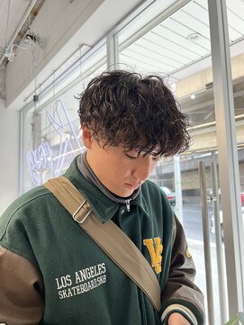 メンズサロン キング 梅田店(Men’s salon K!ng) フェザーパーマ/波巻きパーマ/ツイストスパイラル/メンズカット