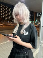 ティント 梅田(Tint)&nbsp;【TOMOKI】ウルフカット/ホワイトカラー《大阪梅田駅》