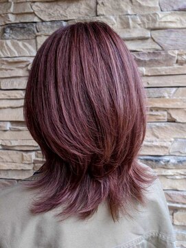 ジュリアンマーラ(Julien Mara) 大人ミディアムレイヤー/深みボルドー/トレンドカラ-/くびれヘア