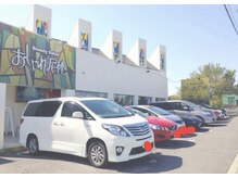 おしゃれ泥棒 サーキット稲生店の雰囲気（サーキット道路に面した広い駐車場）