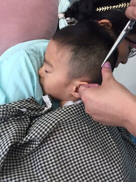 ヘアアンドエステ ルポ ソフトモヒカン