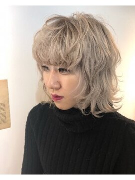 ジーナ(XENA) ホワイトブロンドウルフ