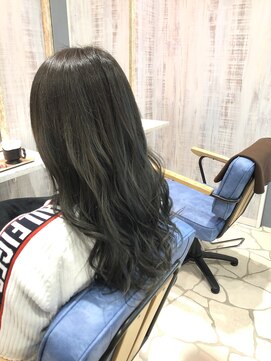 ルシール バイ アリア(Lucir by aria) ダークトーングレージュ