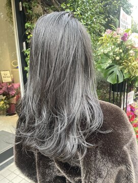 ロマリア 青山 南青山(Lomalia) 地毛のように綺麗に見えるロングヘア