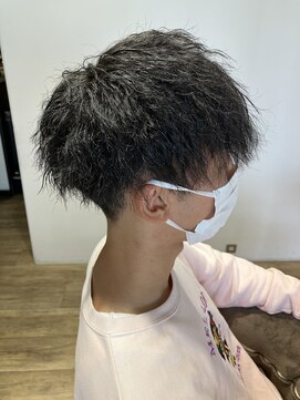 エヌプラス(N+) 波巻きツイストスパイラル刈り上げセンターパートサーフカール