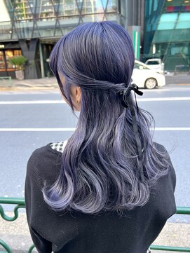 ピークアブー 原宿ハラカド(PEEK-A-BOO) ブリーチカラー ラベンダーカラー グレージュ ヘアセット 波巻き