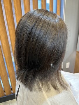 リベアトウキョウ 大島店(ReverTOKYO) ミディアムレイヤー/ウルフ/アッシュ[大島駅/大島駅/白髪染め]