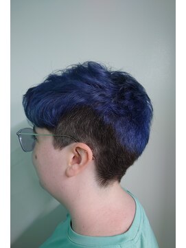 ヘアジーナ(Hair Jina) ハイトーンカラーくせ毛カット