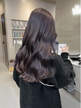 ヴァーブ(VAAB)の写真/カラーにこだわるからこそうるツヤになれるトリートメントは必須◎髪のおさまりも手触りも納得の仕上がりに