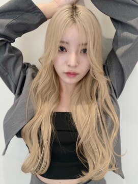 ユーフォリア 渋谷グランデ(Euphoria SHIBUYA GRANDE) 抜きっぱなしブロンド　韓国風巻き　センターパート　顔周り