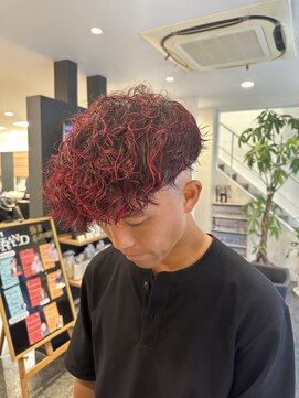 男を磨くメンズサロン オム グランド(HOMME GRAND) 赤メッシュ×スペインカール