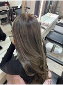 ハイライトミディアムヘア暗めカラーオリーブグレー