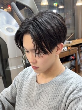 スタジオフォーエイチ(STUDIO 4H) 毛流れセンターパート/シャドウパーマ/アクティブショート