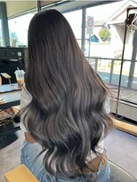 ブラット(BRAT)&nbsp;グレージュ切りっぱなしボブ前髪ありミニボブミルクティベージュ