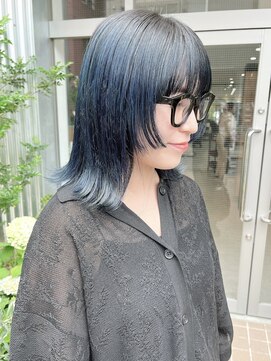 ザレミー(THE REMMY) ミディアムヘアのインディゴブルーの暗髪