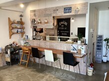 パズヘア(PUZ HAIR)の雰囲気（待合カウンタースペース。小さいお子様からお年寄りまでご来店！）