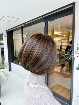 オフ(off) 大人っぽい丸みショートボブ