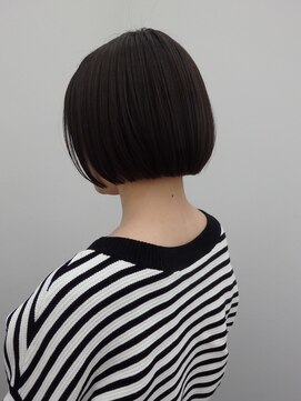 ドロップ(drop) 前髪ありの大人のコンパクトボブ(表参道の美容室drop)