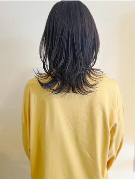 トップヘアー アヴェニュー 刈谷(TOPHAIR Avenue) ふんわりとした空気感のあるミディアムウルフ/アッシュブラック