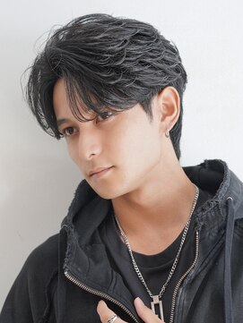 スーツ短髪ツーブロック束感モテる黒髪シークレットパーマ流行