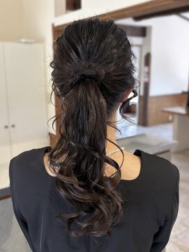 リコ バイ ポノ(Lico by PONO) 【hito】大人っぽいがポイント◎ポニーテール。