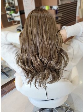 アトリエ atorie ハイライトカラー脱白髪染めハイライトケアブリーチ【岸和田】