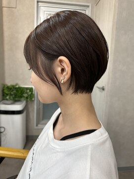 ユニル(unir) 【unir】頭の形と首の長さを見せるショートヘア★