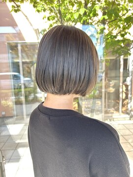 クロエ バイ ラヴィズム 小針店(CLOE by LUVISM) 透明感グレーボブ