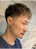 スパイキーショートブルーブラックフェザーパーマサーフカール