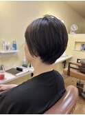 襟足が柔らかくみえる大人丸みショートヘア
