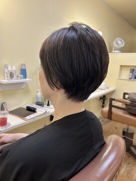 ヘアーデザイン モモ(Hair Design MoMO) 襟足が柔らかくみえる大人丸みショートヘア