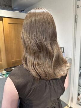 テトラ バイ ネオリーブ 横浜西口店(tetra by neolive) ダブルカラー　ミルクティーベージュ　ブリーチ　横浜