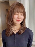 ハッシュカットミディアムレイヤーブラウンワンカール髪質改善