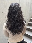 ロングパーマスパイラルパーマハードパーマウェーブヘア黒髪