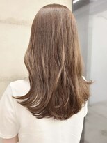 フォンズ(FONS)&nbsp;ヘーゼルベージュ　シアーカラー　くびれヘア　くびれミディ