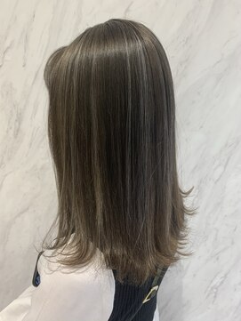 リー 京橋(Lee) オリーブグレージュハイライトカラー 山下志穂