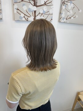 ジジ チーク 栃木(Gigi cheek) 1ブリーチ/ミルクティ◎