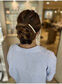 スッキリまとめたシニヨンスタイル
