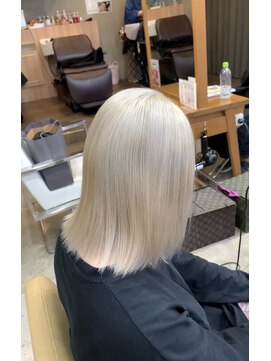 モモ(MOMO) ホワイトブロンド