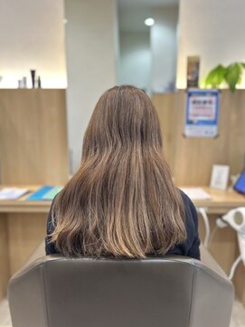 ウイバイファースト(u'i by first) アッシュグレージュスタイル