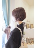ショートボブ　白髪ぼかし　ボリュームアップ　耳かけショート