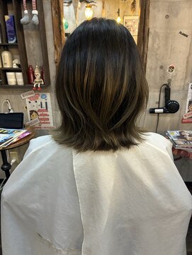 小顔外ハネミディアムアッシュ20代30代40代くびれミディ韓国ヘア