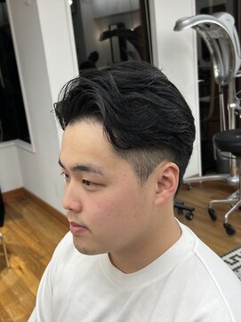 ザデイトウキョウ 表参道 青山(THE DAY TOKYO) MEN’S/サーフカール/刈り上げセンターパート/表参道駅/青山