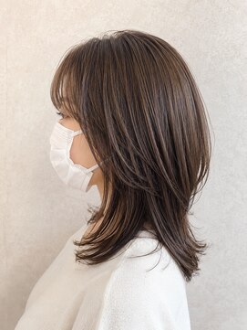 チーモ ハッピー ヘア メイク(CheeMo happy hair make) 艶感を高めたレイヤーミディ